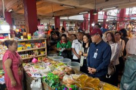 Wadirut Bulog tinjau langsung beras SPHP di Pasar Bersehati Manado