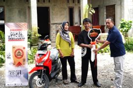 Semen Gresik apresiasi tukang bangunan melalui program Tukang Hebat dengan hadiah utama tiga unit motor matic