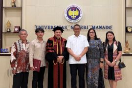 Kisah sukses putra Motoling yang diwisuda Doktor di Unima