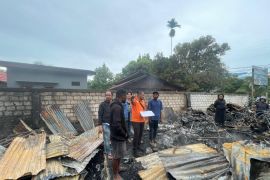 Polres Jayapura lakukan olah TKP kebakaran depan Stadion Lukas Enembe Papua