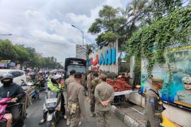 Pemkot Cimahi menertibkan PKL di sejumlah kawasan pascalibur Lebaran
