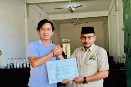 Anggota DPD beri penghargaan ke polisi selamatkan warga saat banjir