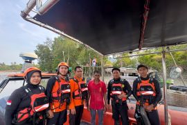 Tim SAR temukan nelayan yang hilang kontak di perairan Karimun