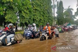 Banjir rendam 12 RT dan empat ruas jalan di Jakbar akibat hujan