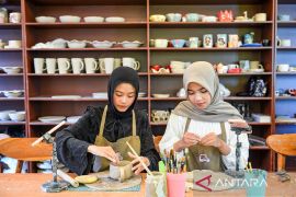 Kelas kerajinan tanah liat di Bandung