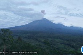 Gunung Semeru erupsi dua kali, tinggi letusan 1.000 meter