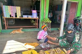 Yonif 511 beli hasil perikanan warga Dabra Mamberamo Raya