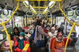 Tren transportasi publik itu bergantung infrastruktur
