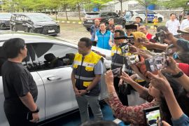 Menteri ESDM tinjau SPKLU, PLN buktikan kesiapan layani lonjakan pemudik dengan kendaraan listrik