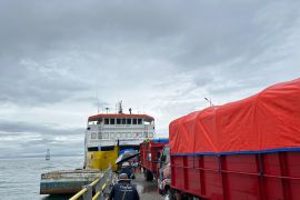 ASDP Ambon operasikan dua kapal layanan 24 jam pada puncak arus balik Hunimua-Waipirit