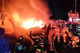 Sebuah kapal terbakar hebat di Sungai Mentaya