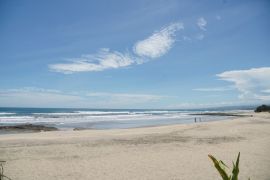 Pemkab Garut meminta polisi mengatasi pungutan liar di tempat wisata pantai