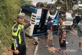 Sebanyak 28 penumpang luka-luka akibat kecelakaan bus di Ranau Tengah OKUS