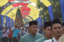 Pawai tumpeng ketupat meriahkan Lebaran Ketupat di Trenggalek