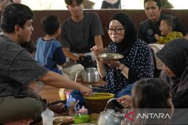 Omzet pedagang sate maranggi Purwakarta melonjak selama libur Lebaran 2026