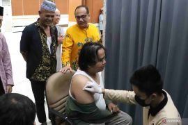 3.300 calon haji Bekasi jalani vaksinasi meningitis dan polio