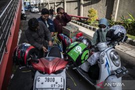 Kedatangan para pemilir hingga Lebaran bawa berkah buat penjual lemang