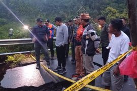 Pemkab Probolinggo segera pulihkan akses ke Air Terjun Madakaripura