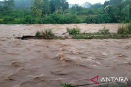 Debit Sungai Ogan Kabupaten OKU pada level waspada, berpotensi banjir