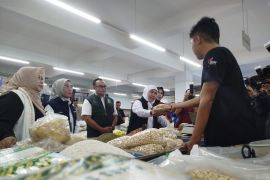 Khofifah cek harga bahan pokok di Pasar Ponorogo