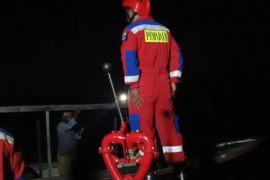 Gulkarmat evakuasi penumpang yang kapalnya rusak di Pulau Bira Besar