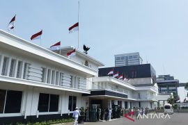 Kemenhan pasang bendera setengah tiang atas wafatnya Juwono Sudarsono