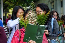 Misa Minggu Palma di Bandung