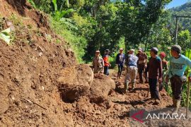 Cianjur Diterjang Longsor di 17 Titik, Akses Jalan Desa di Cidaun Putus Total!