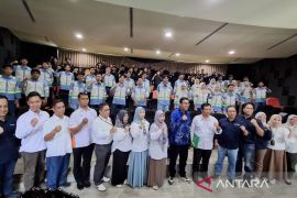 Poliban dan PT SIS bekali mahasiswa penerima IBFL literasi AI