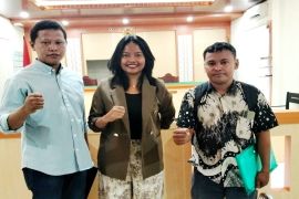 Sidang praperadilan aktivis Badai NTB ditunda, Polres Bima tak hadir