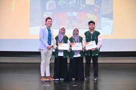 Tim Robotik SMAMX Surabaya raih juara 3 di Singapura