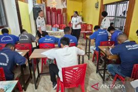 Lapas Manokwari gandeng PKBM Penabur gelar ujian kesetaraan bagi 34 peserta