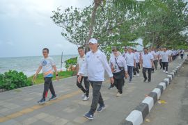 Gubernur dan Wakil Gubernur Sumbar ajak OPD olahraga bersama, perkuat kebersamaan dan kedekatan dengan masyarakat