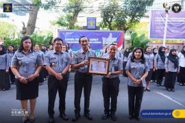 Kakanwil Kemenkum Sumut beri penghargaan pegawai dan pertegasdisiplin