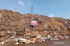 DKI kemarin, sampah di Pasar Induk Kramat Jati hingga WFH bagi ASN