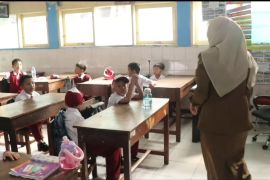Hari pertama sekolah usai Lebaran, siswa di Jaktim belum terima MBG
