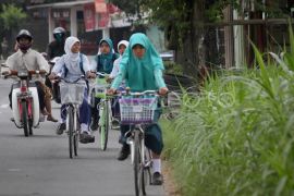 Mendikdasmen imbau murid naik sepeda ke sekolah