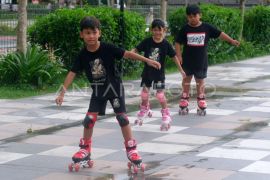 Bermain di luar ruang jadi salah satu implementasi PP Tunas