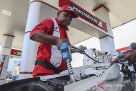 Penahanan harga BBM kurangi kepanikan masyarakat