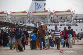 Reverse migration to cities seen risking demographic dividend: BKKBN