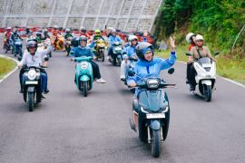 Khofifah serahkan BKK tahap II pembangunan Sirkuit Suryo Magetan