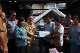 Pemkot Siantar beri bantuan bahan pokok dan administrasi kependudukan korban kebakaran