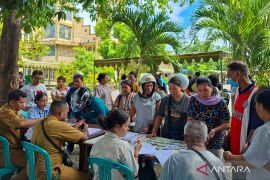 Pemkot Kupang menggelar pasar murah bersubsidi di sembilan lokasi jelang Paskah