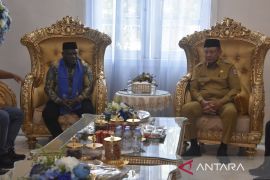 Menteri HAM disambut adat Mopotilolo di Gorontalo