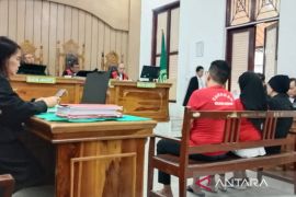Ibu di Medan jalani sidang perdana usai dilaporkan anak kandung terkait sengketa perusahaan