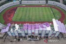 Hujan dan angin kencang rusak atap  Stadion Indomilk Arena