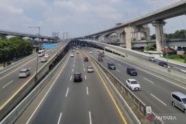 Pergerakan kendaraan lintasi tol layang MBZ pada H+9 Idul Fitri mulai stabil