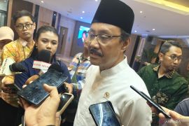 Kemensos menyiapkan skema penebalan bansos di tengah isu harga BBM