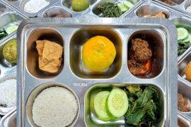 Daging rendang  menu pembuka SPPG Firdaus I usai libur lebaran