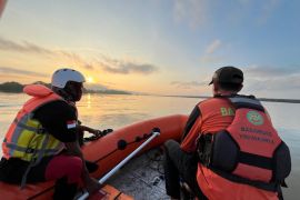 Tim SAR menghentikan sementara pencarian korban tenggelam di muara Sungai Opak